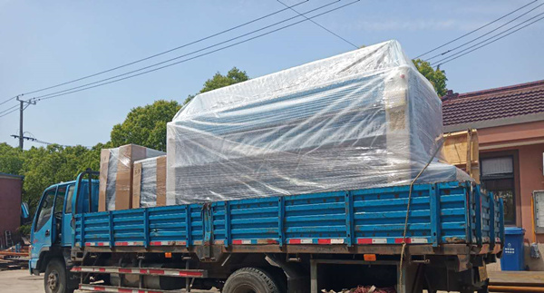 百強洗脫機、折疊機等洗滌設(shè)備再次發(fā)貨江西